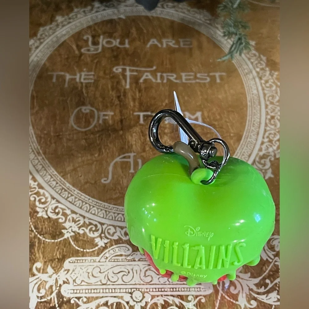 BATH & BODY WORKS Evil Queen Glow-In-The-Dark PocketBac Holder & Hand Sanitizer